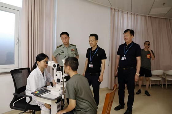 常德军分区大校副司令员周林平来湘雅常德医院调研征兵体检工作